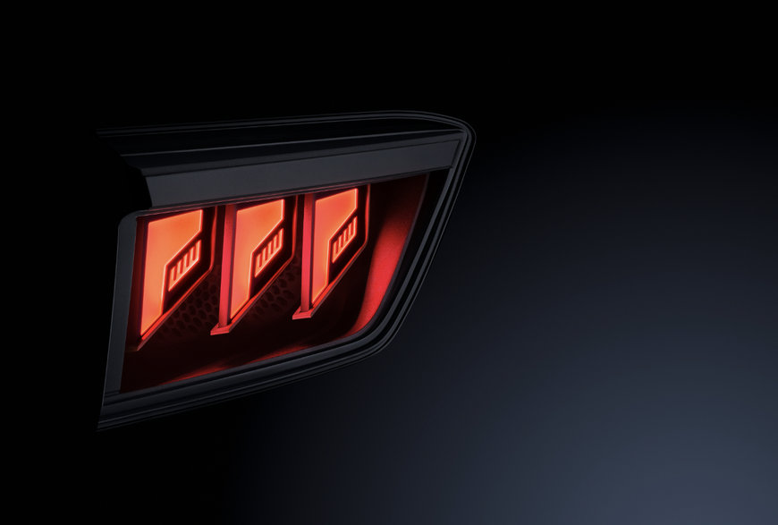 REAR COMBINATION LAMP TECHNOLOGY AT ITS BEST: HELLA WITH FIRST CUSTOMER ORDER FOR INNOVATIVE FLATLIGHT CONCEPT